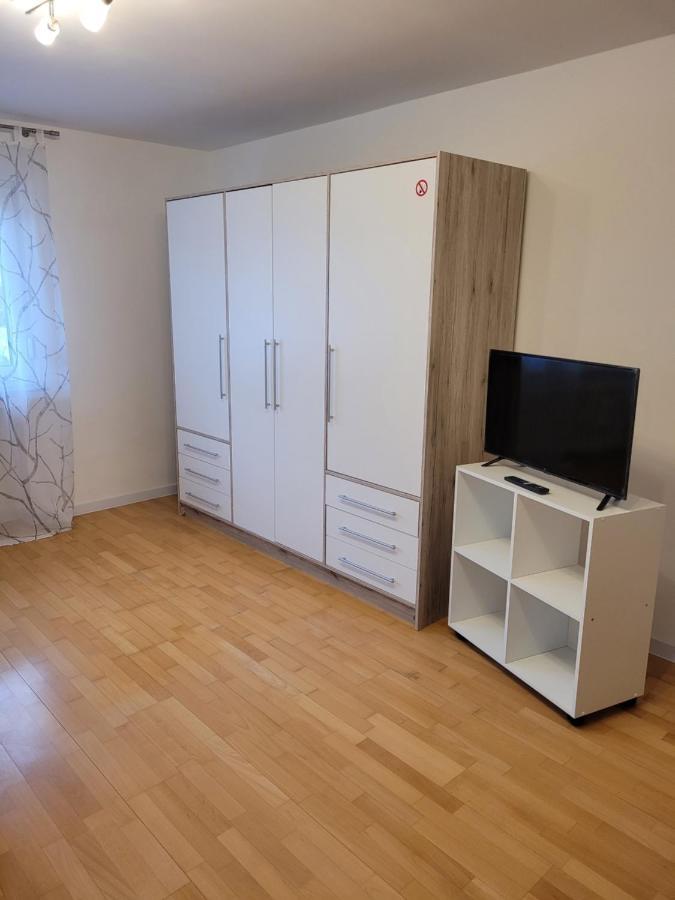 Ferienwohnung Anna Oftersheim Schwetzingen Hockenheim 3 Zimmer Mit Balkon Exterior photo